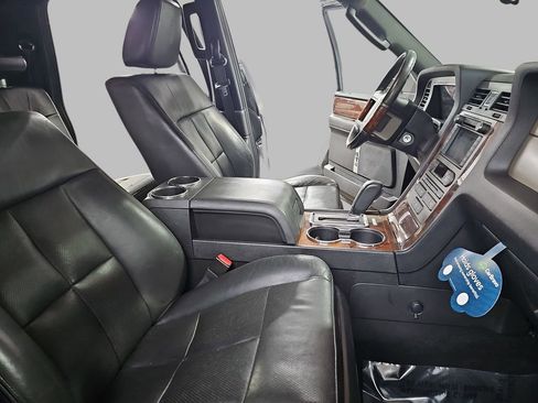 Used 2011 Lincoln Navigator L 4WD image 13