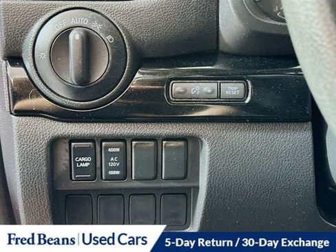 Used 2022 Nissan Titan SV w/ SV Convenience Package AWD/4WD image 15