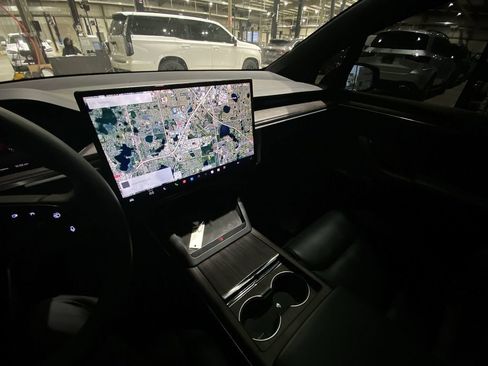 Used 2022 Tesla Model X image 7