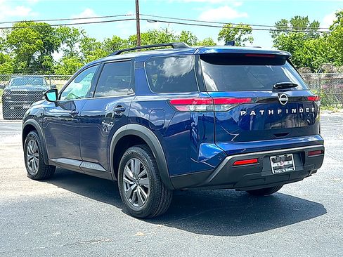 Used 2025 Nissan Pathfinder SV FWD image 6