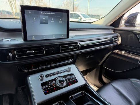 Used 2022 Lincoln Aviator AWD w/ Premium Package image 17