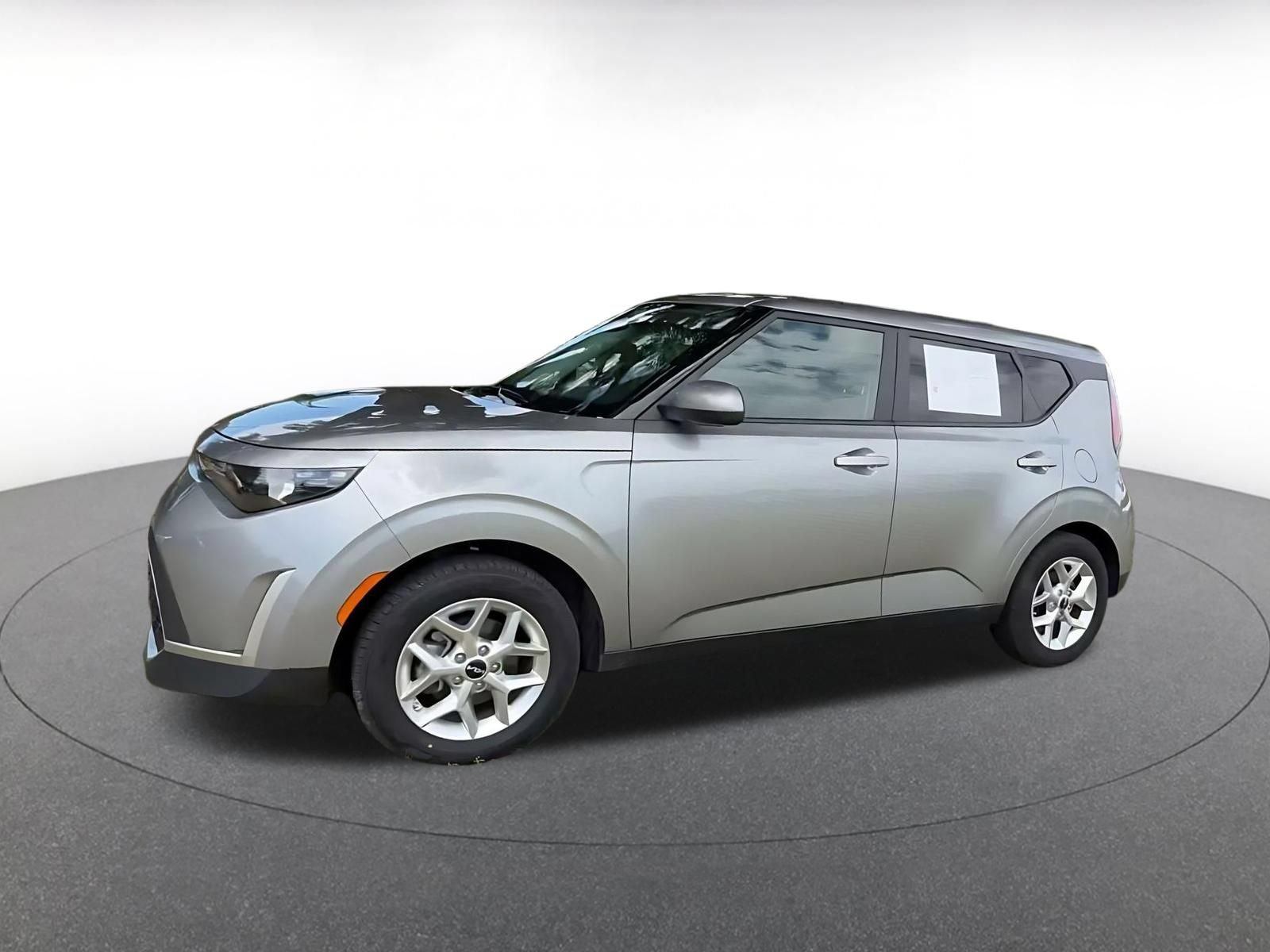 Used 2025 Kia Soul LX w/ LX Technology Package FWD image 7