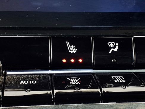 Used 2025 Chevrolet Colorado Trail Boss image 15