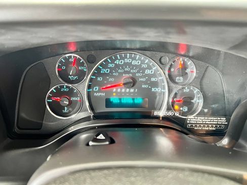 Used 2025 Chevrolet Express 2500 w/ Driver Convenience Package RWD image 24