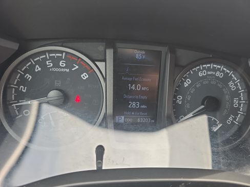Used 2021 Toyota Tacoma TRD Off-Road AWD/4WD image 16