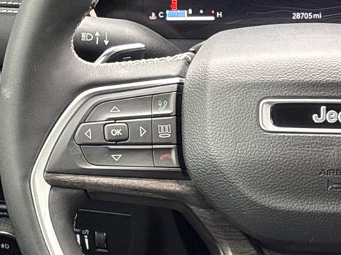 Certified 2023 Jeep Grand Cherokee L Limited image 21