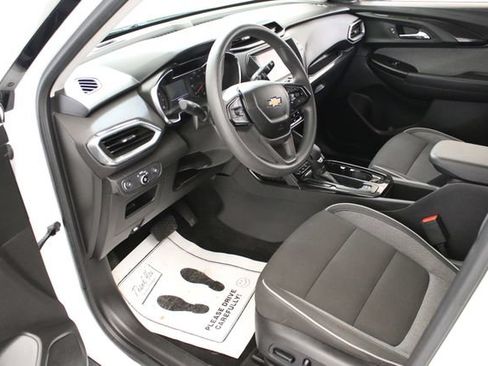 Used 2022 Chevrolet TrailBlazer LT AWD/4WD image 25