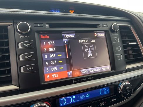 Used 2018 Toyota Highlander Plus image 12