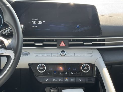 Used 2025 Hyundai Elantra Limited FWD image 18
