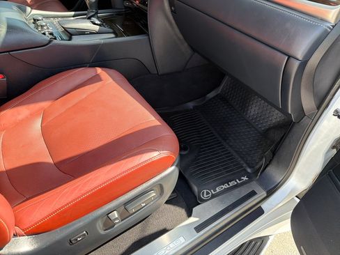 Used 2019 Lexus LX 570 4WD w/ Luxury Package image 44