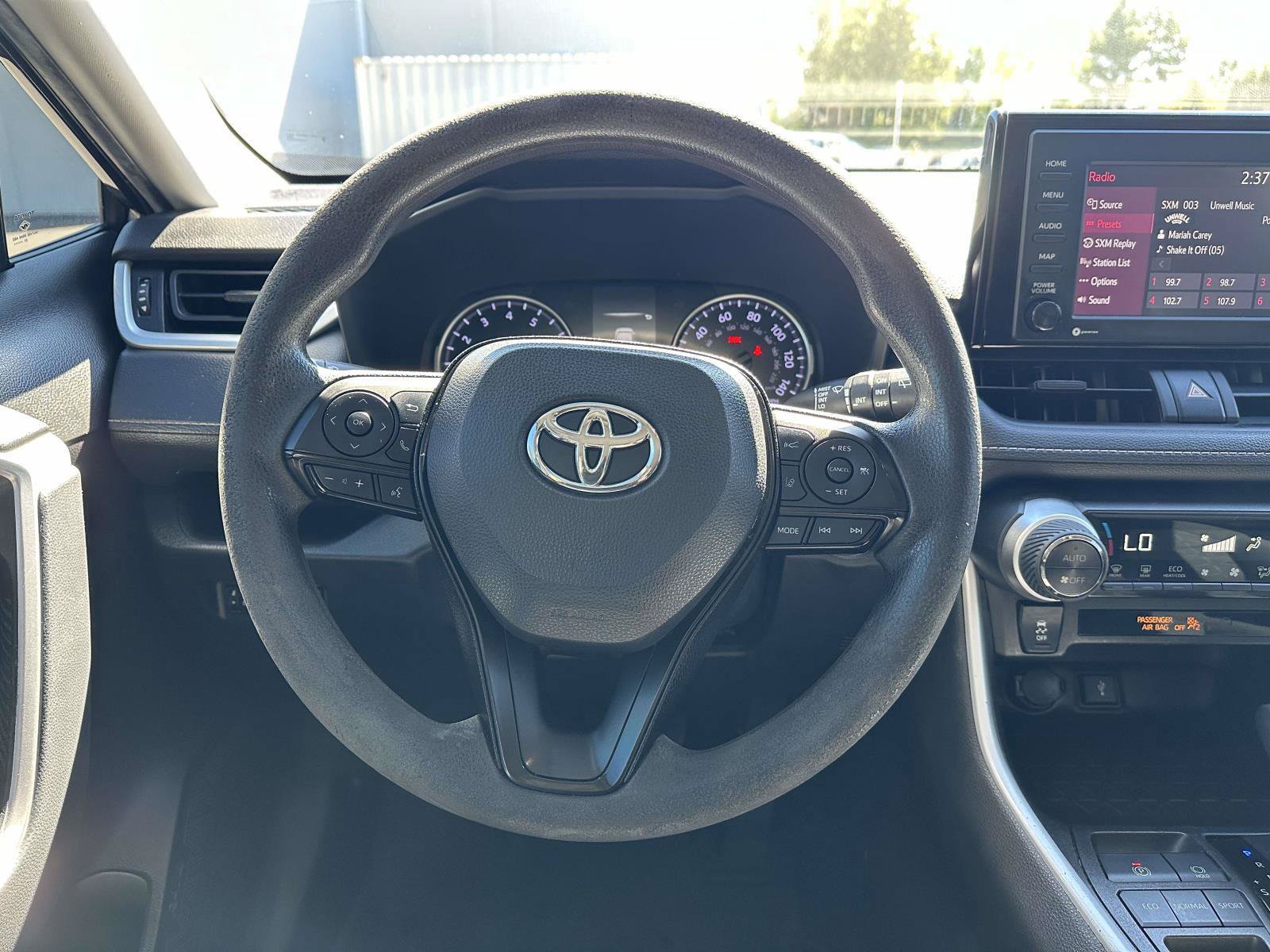 Used 2022 Toyota RAV4 XLE FWD image 11
