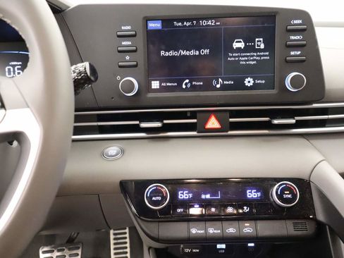 Used 2025 Hyundai Elantra Sport image 10