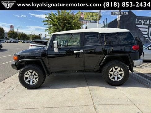 Used 2014 Toyota FJ Cruiser 4WD w/ Upgrade Package image 4