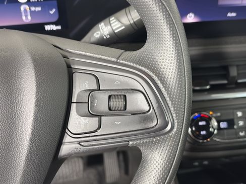 Certified 2025 Buick Envista Preferred FWD image 28