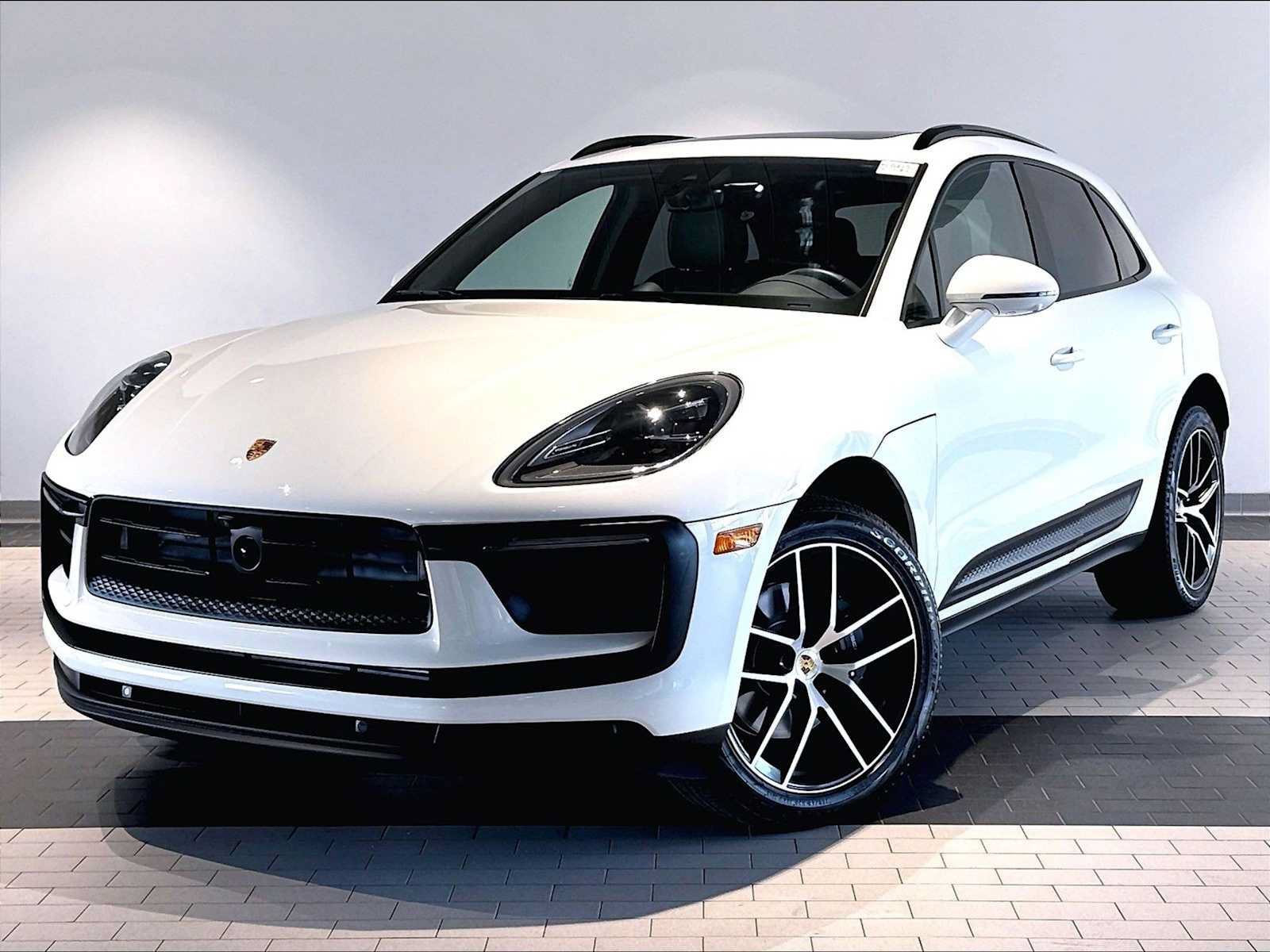 Used 2026 Porsche Macan AWD/4WD image 1