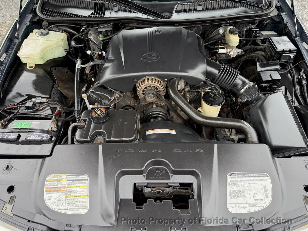Used 1999 Lincoln Town Car Signature RWD image 62