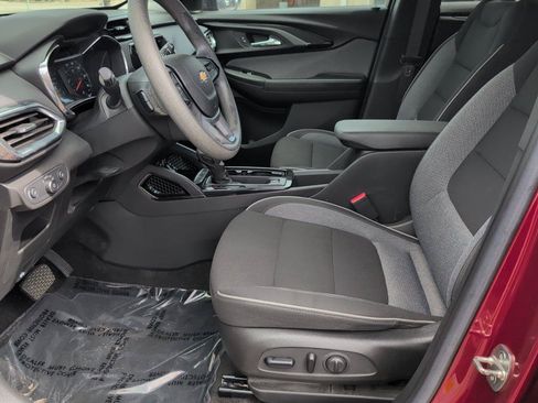 Used 2022 Chevrolet TrailBlazer LT w/ Convenience Package FWD image 13