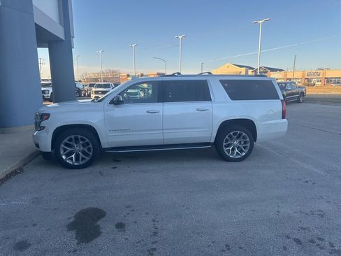 Used 2018 Chevrolet Suburban Premier image 3
