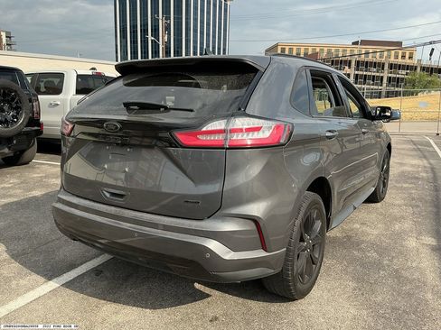 Used 2022 Ford Edge SE w/ Black Appearance Package AWD/4WD image 4