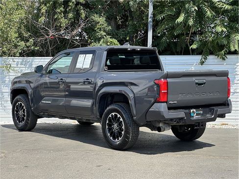 Used 2024 Toyota Tacoma SR5 AWD/4WD image 12