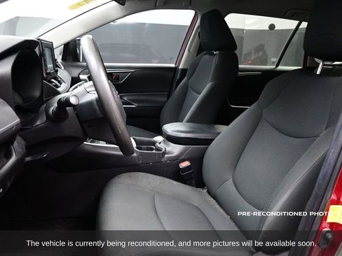Used 2021 Toyota RAV4 LE w/ Carpet Mat Package (TMS) FWD image 6