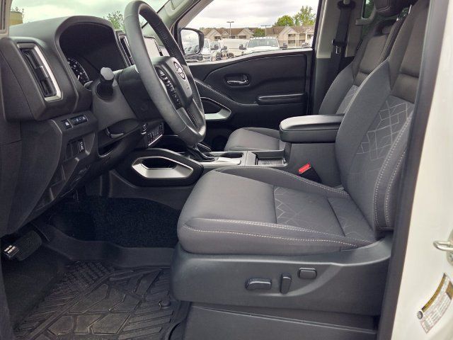 Used 2025 Nissan Frontier SV w/ SV Convenience Package RWD image 5