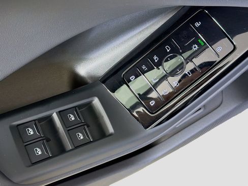 Certified 2025 Audi Q6 e-tron Premium w/ Convenience Package AWD/4WD image 17