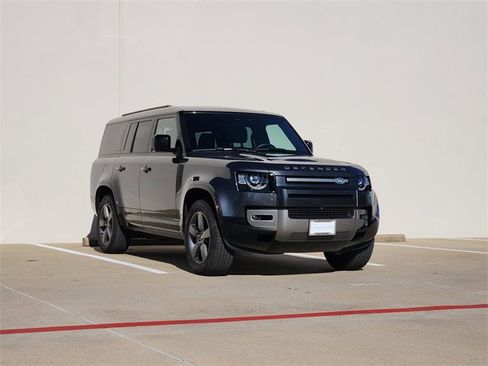 Used 2025 Land Rover Defender 130 X-Dynamic SE image 3