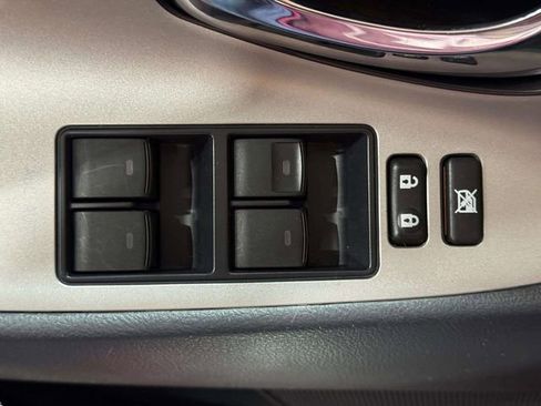 Used 2011 Toyota Camry image 18