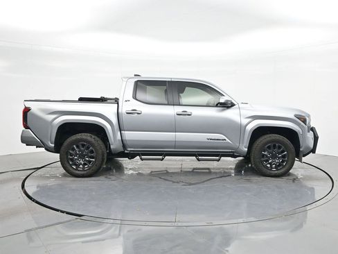 Used 2025 Toyota Tacoma SR5 AWD/4WD image 4