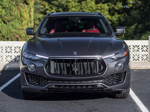 Used 2018 Maserati Levante GranSport image 3