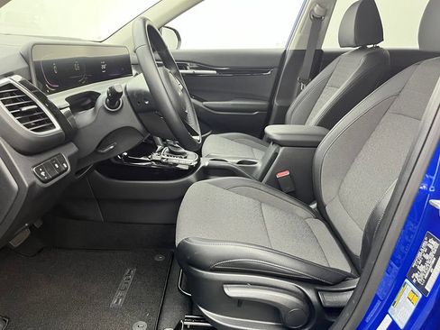 Used 2025 Kia Seltos S AWD/4WD image 16