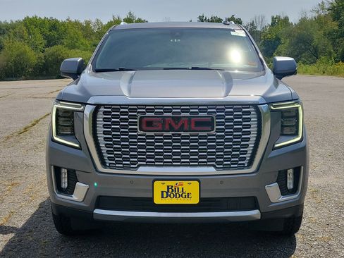 Used 2021 GMC Yukon XL Denali w/ Denali Premium Package AWD/4WD image 2