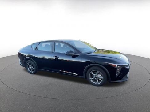 Used 2025 Kia K4 LXS image 2