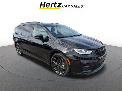 Used 2025 Chrysler Pacifica Limited image 1