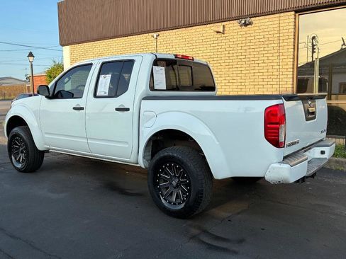 Used 2015 Nissan Frontier SV image 4