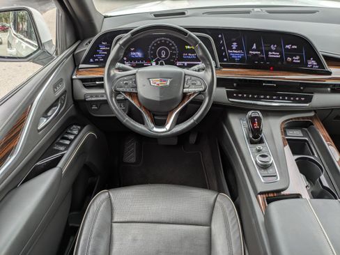 Certified 2023 Cadillac Escalade Premium Luxury image 15