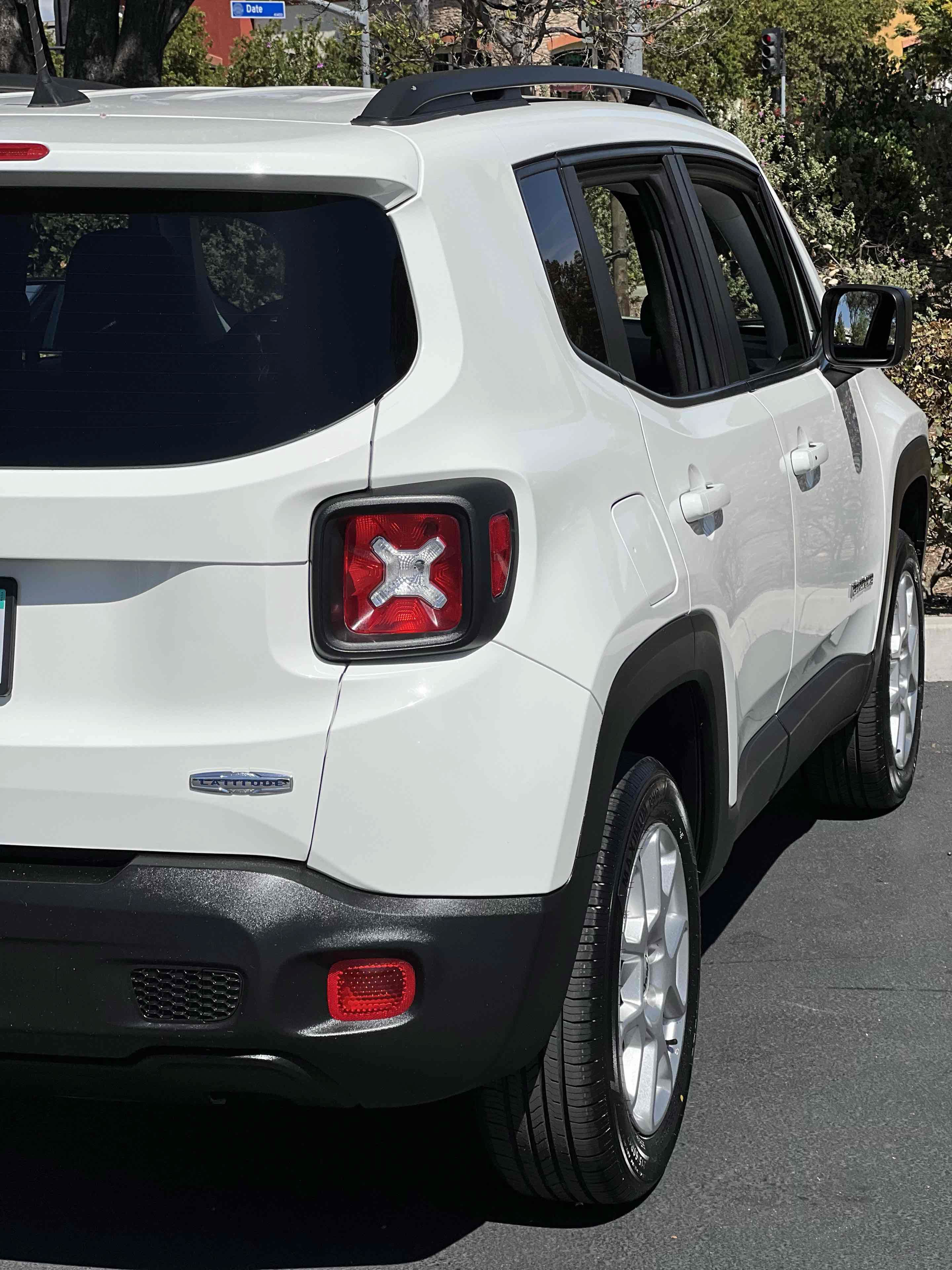 Used 2022 Jeep Renegade Latitude AWD/4WD image 48