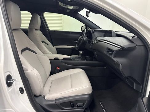 Used 2021 Lexus UX 200 w/ Accessory Package (Z1) FWD image 32