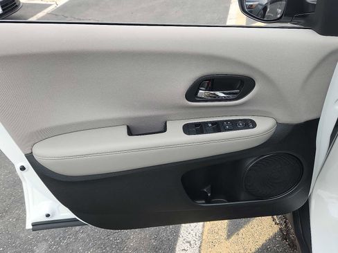 Certified 2017 Honda HR-V LX image 12