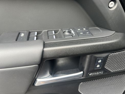 Used 2024 Land Rover Defender 110 V8 image 27