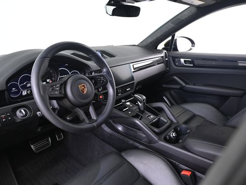 Used 2023 Porsche Cayenne Turbo GT image 4