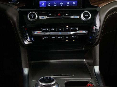 Used 2023 Ford Explorer King Ranch w/ Technology Package image 21