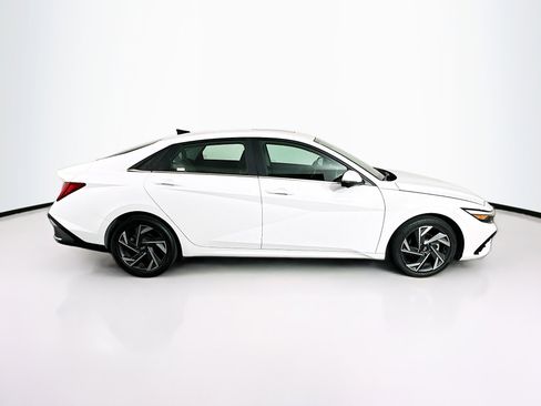 Used 2024 Hyundai Elantra Limited FWD image 10