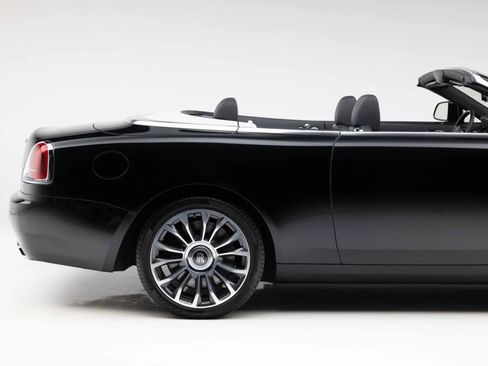 Used 2019 Rolls-Royce Dawn RWD image 33