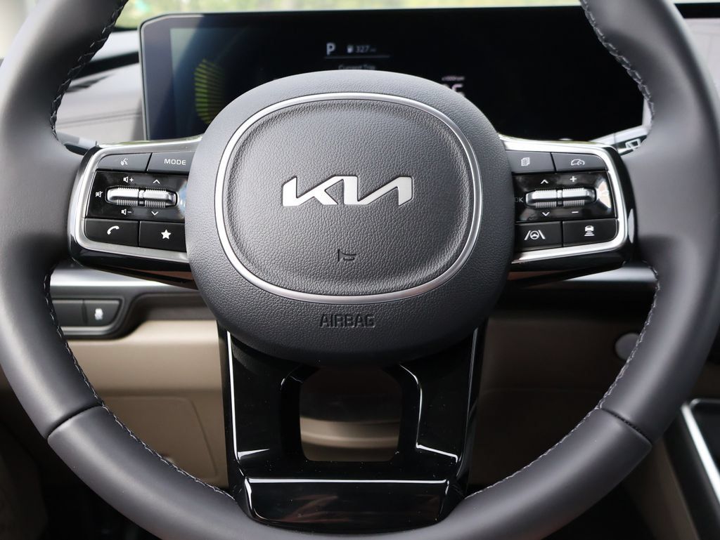 New 2025 Kia Carnival FWD image 31