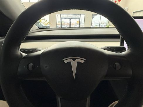 Used 2021 Tesla Model Y Long Range AWD/4WD image 22