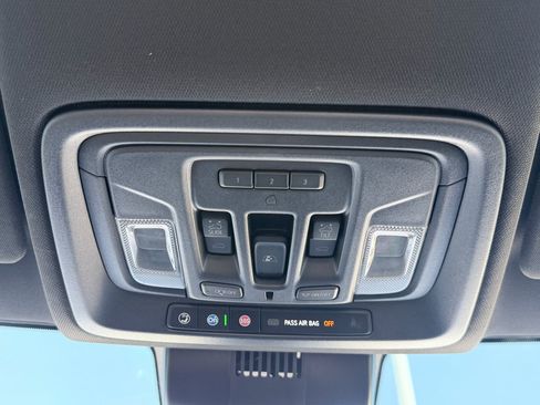 Used 2025 GMC Sierra 1500 AT4 w/ AT4 Premium Package AWD/4WD image 15