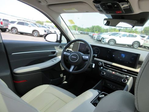 Used 2025 Hyundai Sonata Limited FWD image 25