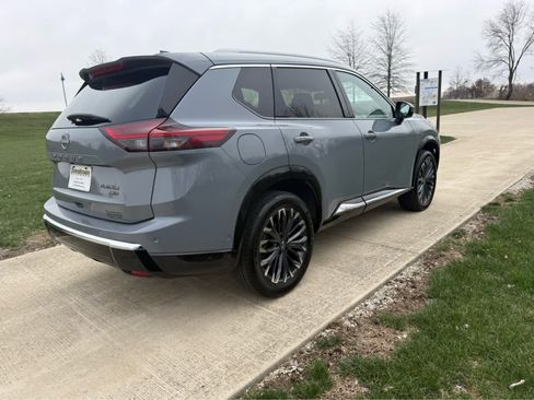 Used 2025 Nissan Rogue Platinum w/ Platinum Premium Package image 6